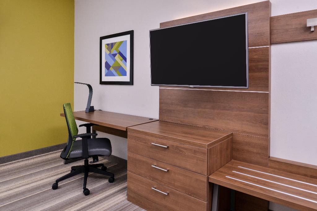 Holiday Inn Express & Suites Elgin By IHG