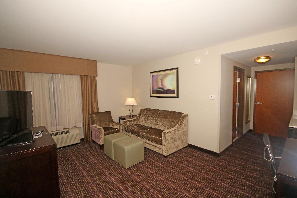 Holiday Inn Express and Suites Charlotte North