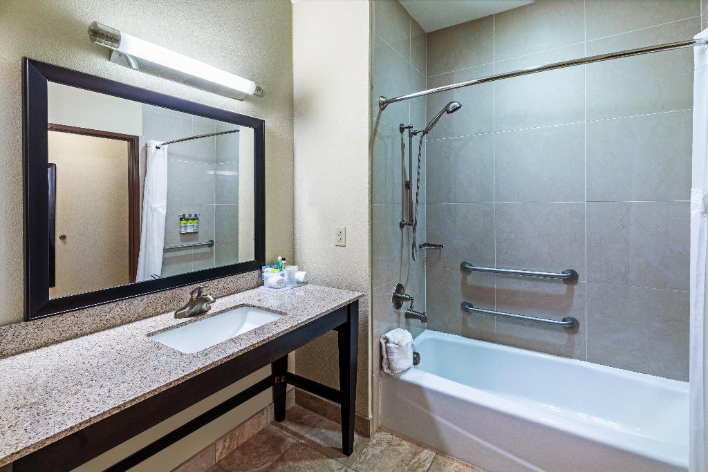 Holiday Inn Express & Suites Floresville By IHG