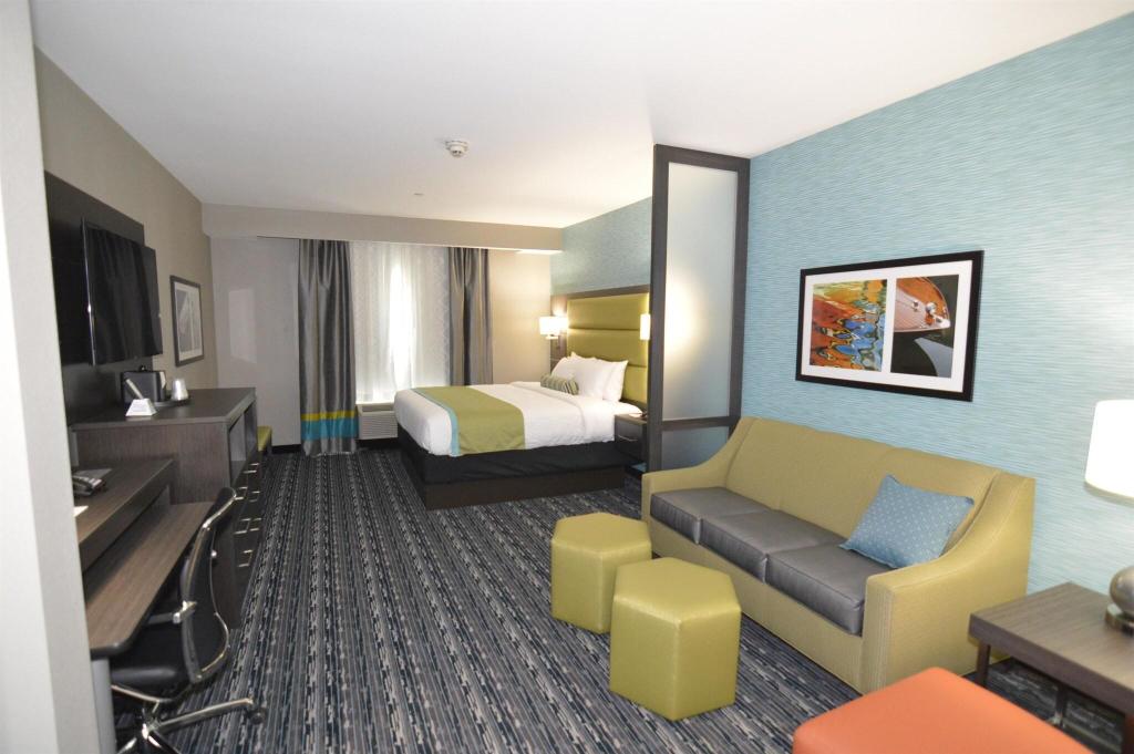 Holiday Inn Express & Suites Pasadena Houston
