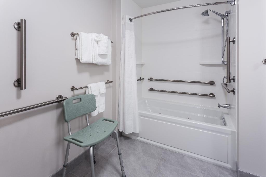 Holiday Inn Express and Suites Rice Lake