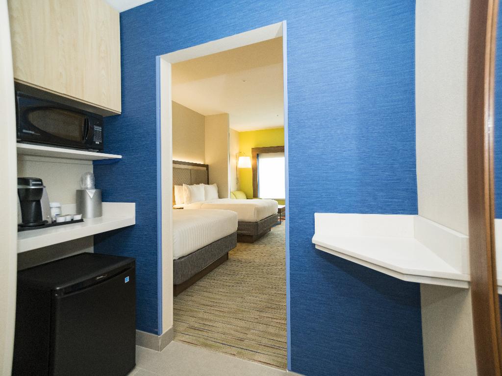 Holiday Inn Express and Suites Southaven Central -