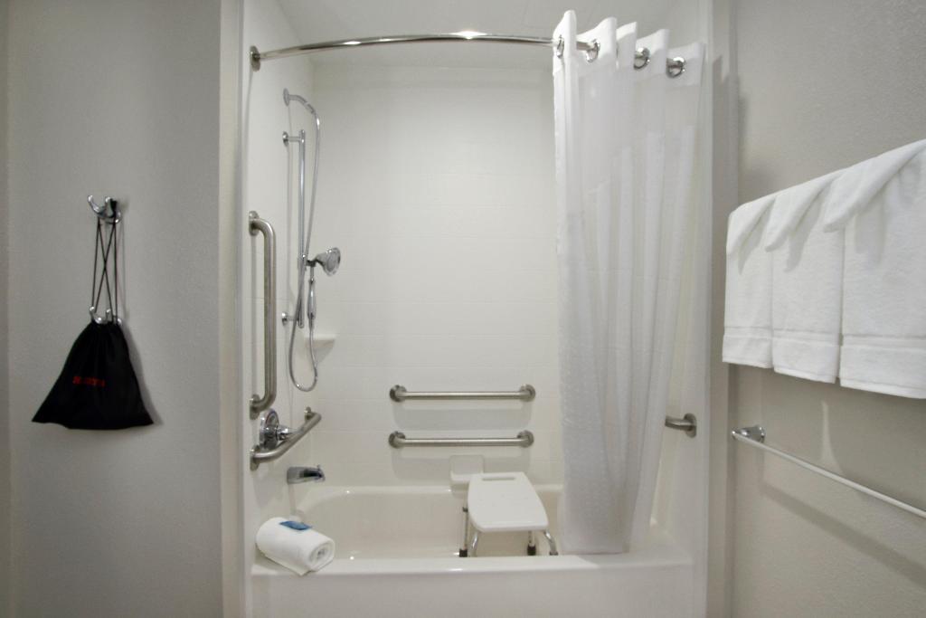 Holiday Inn Express and Suites Columbus North
