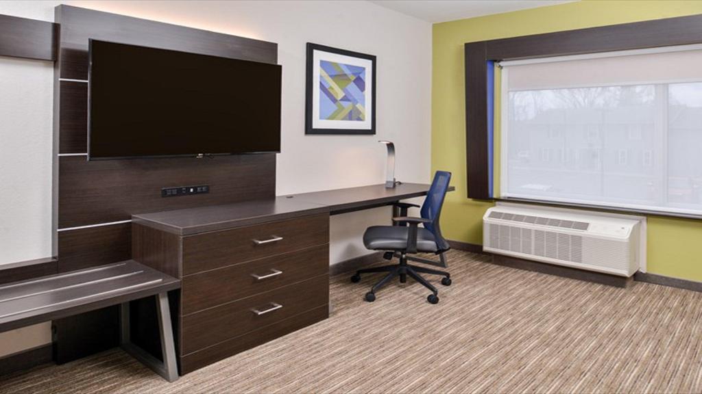 Holiday Inn Express & Suites Parkersburg East IHG