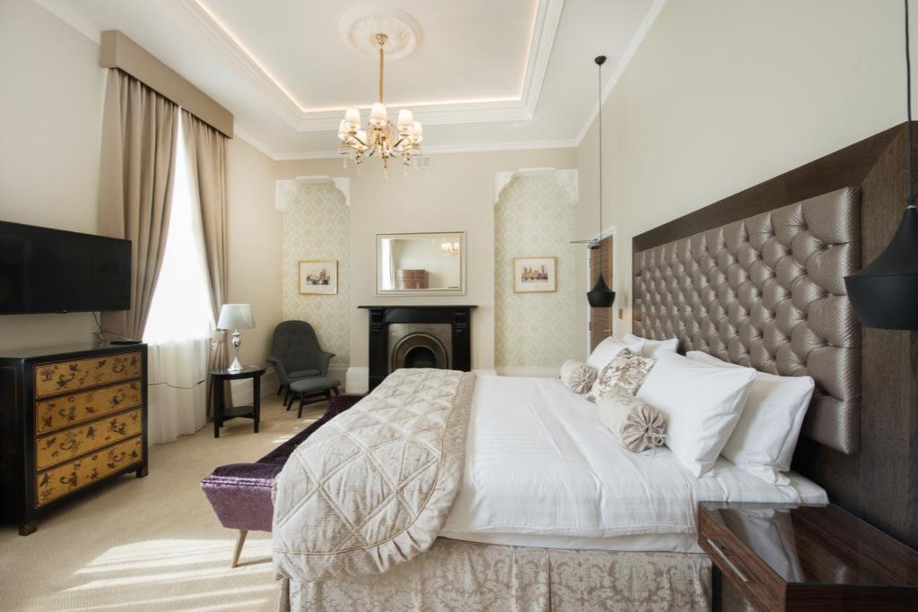 The Lansbury Heritage A Sunday Ht- Canary Wharf