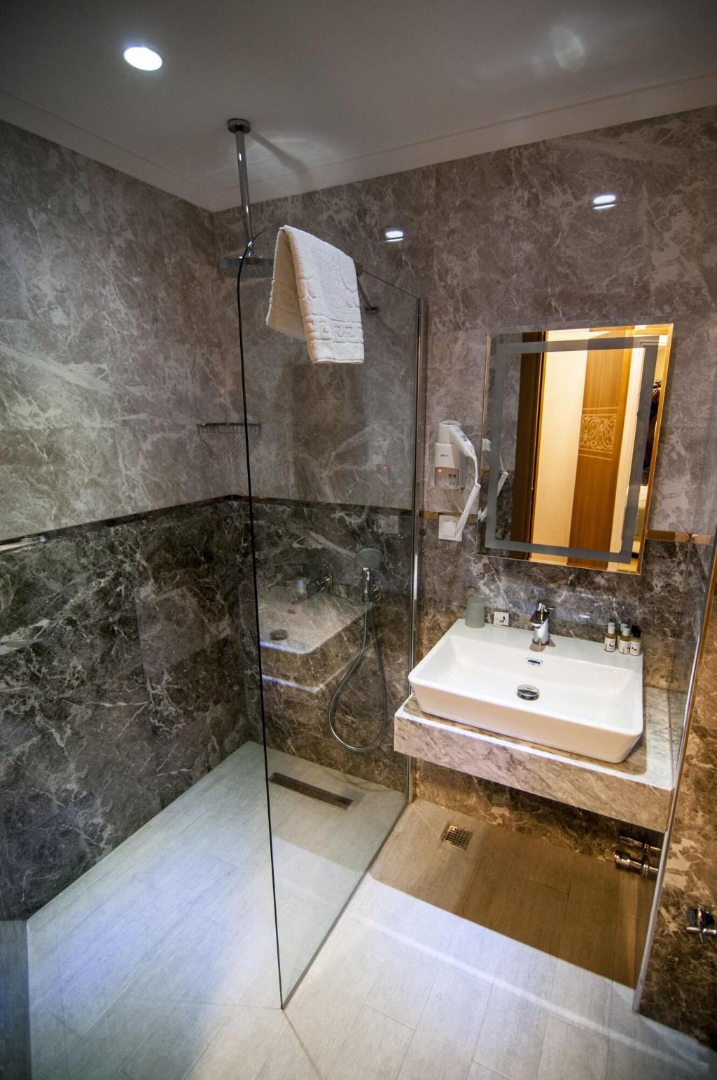 Exelans Hotel & SPA