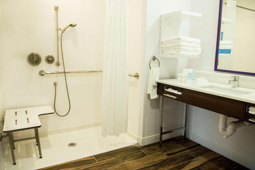 Hampton Inn & Suites Warrington, PA