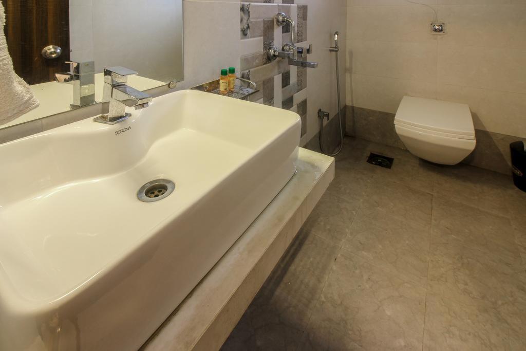 FabHotel Time Square Thane West