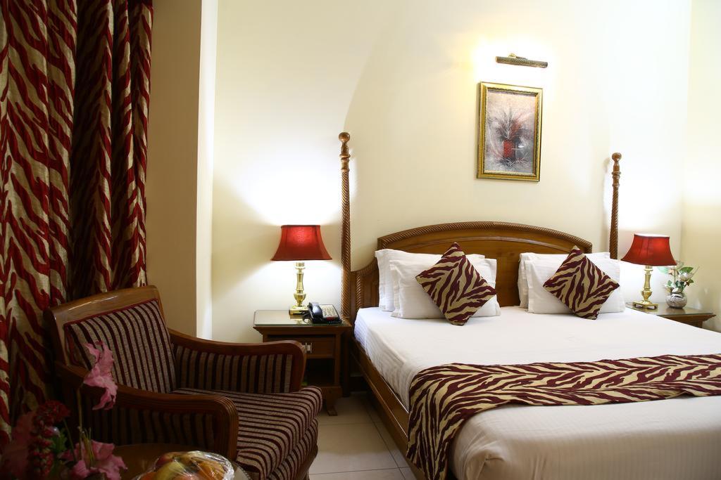 Fabhotel Marble Arch Karol Bagh
