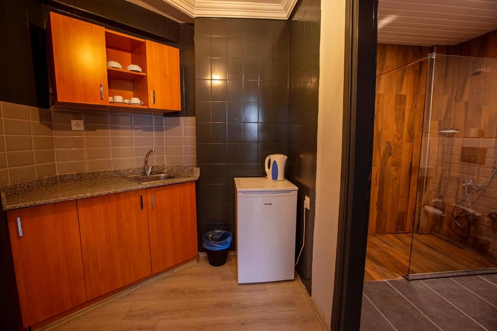 H.M.A. Hotel & Suites