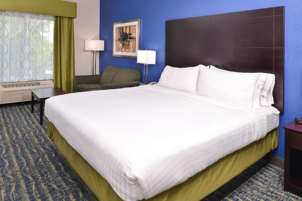 Holiday Inn Express Hotel & Suites San Antonio