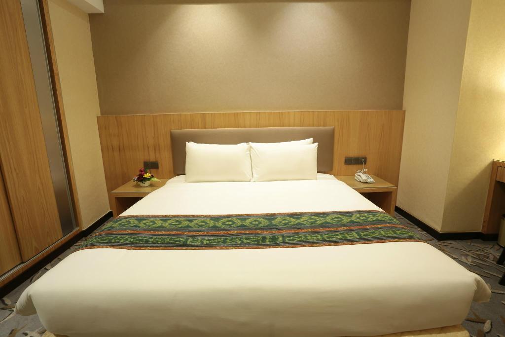Imperial Riverbank Hotel