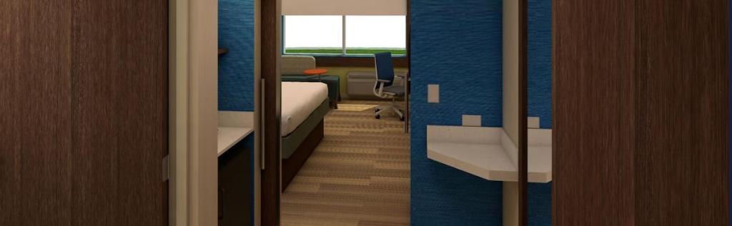 Holiday Inn Express & Suites Portland Airport IHG