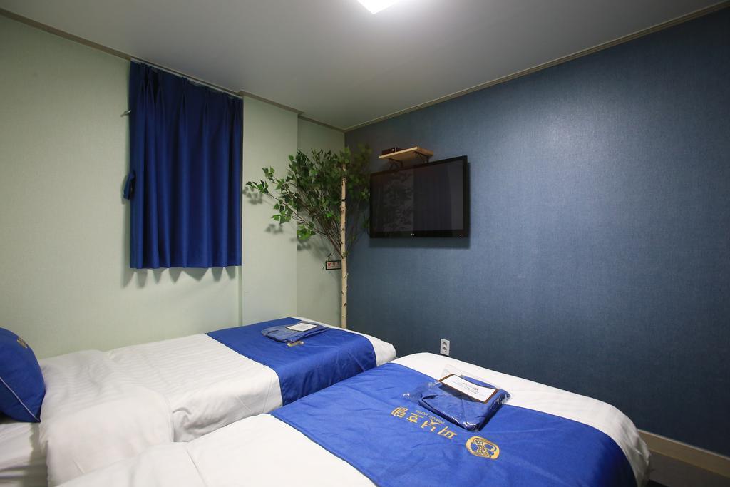 Peanut Hotel