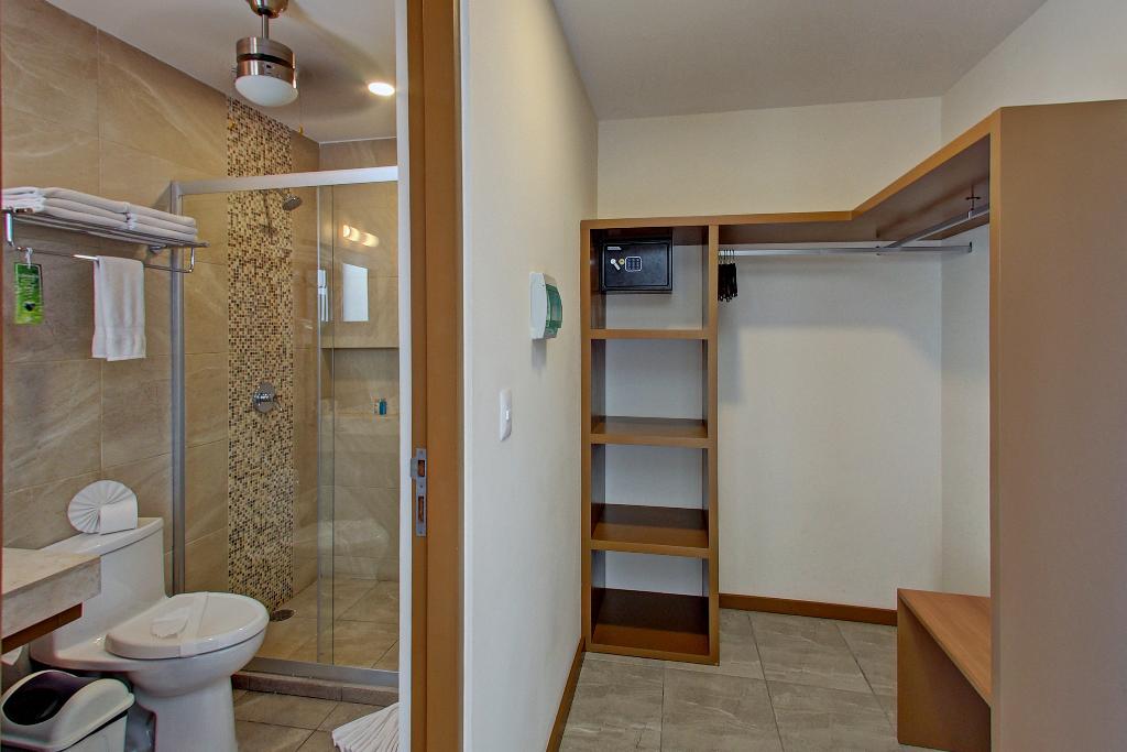 Grand Fifty Suites