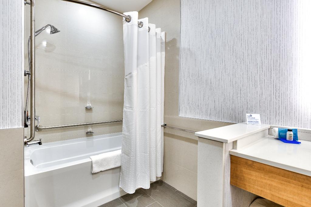 Holiday Inn Express and Suites Trois Rivieres