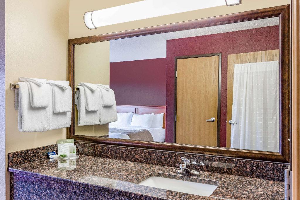 AmericInn by Wyndham Proctor Duluth Black Woods