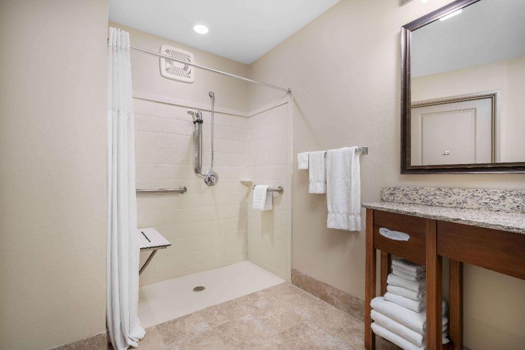 AmericInn by Wyndham Hartford SD