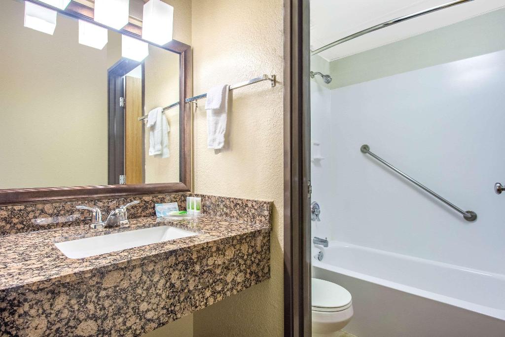 AmericInn by Wyndham Chippewa Falls