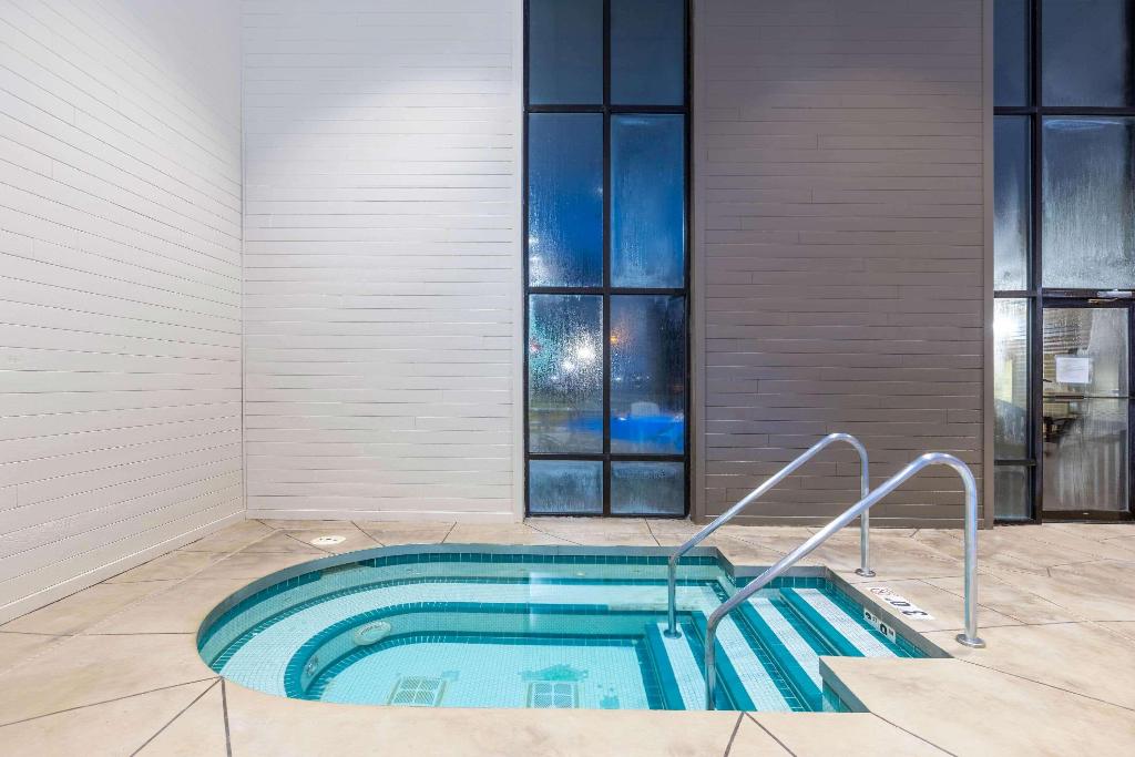 AmericInn by Wyndham Prairie Du Chien