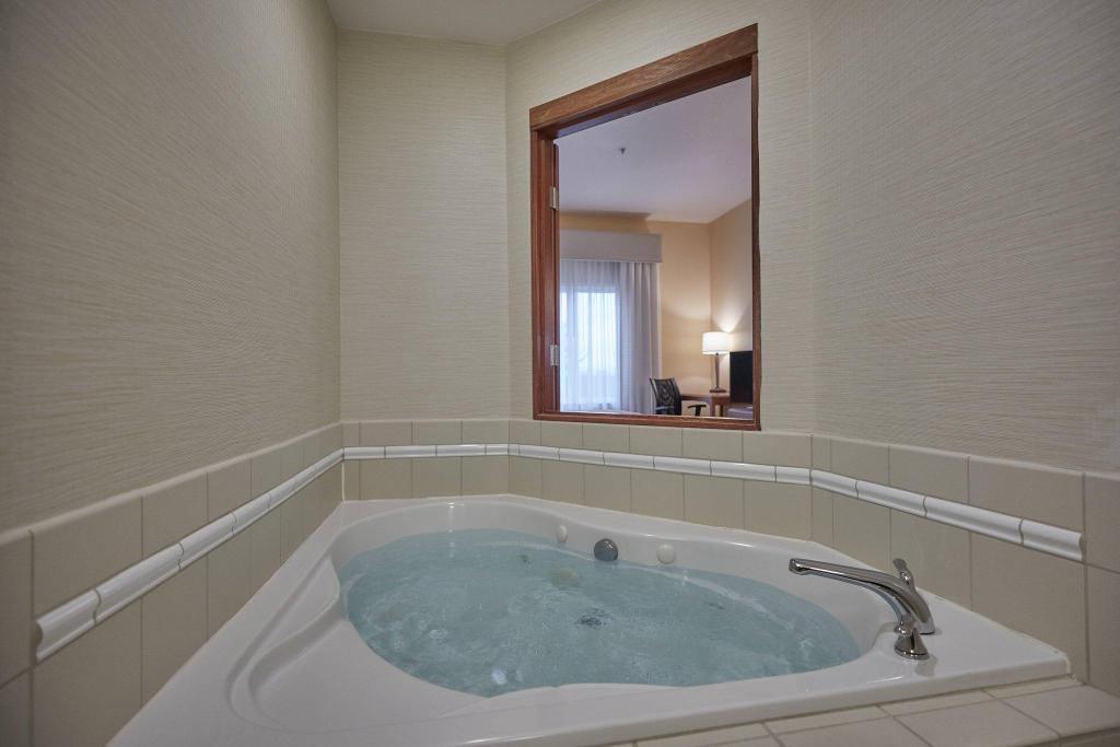 Fairfield Inn & Suites Burlington