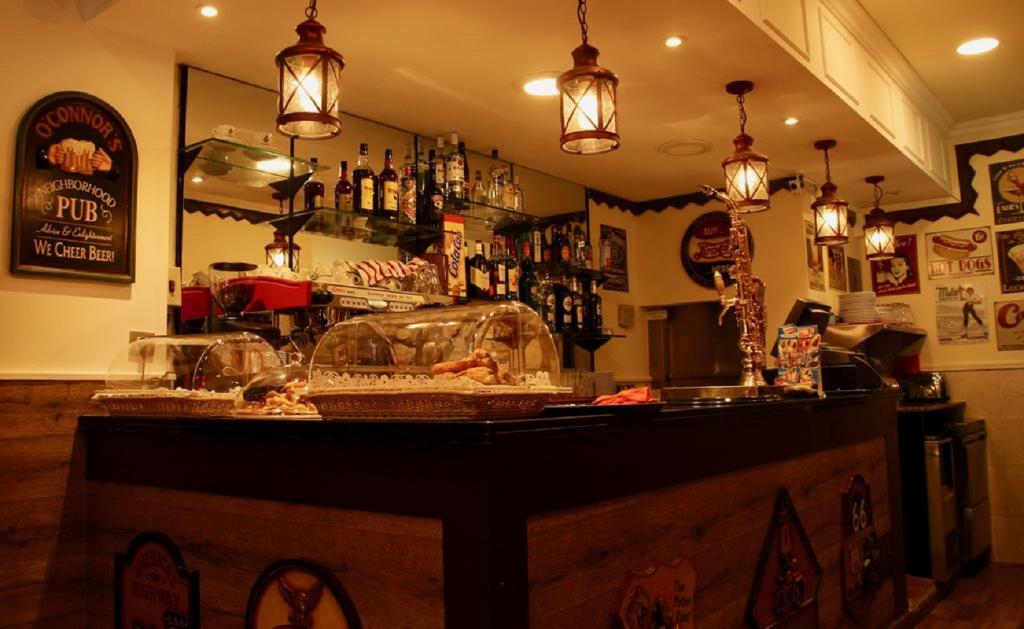 Aston Hotel - Bar