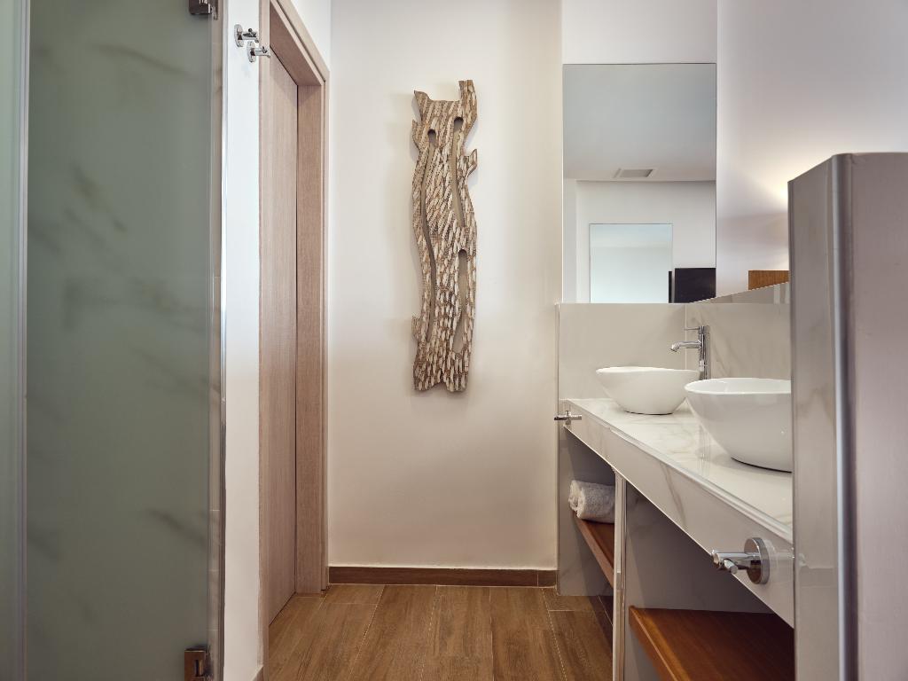 Cavo Orient Beach Hotel & Suites