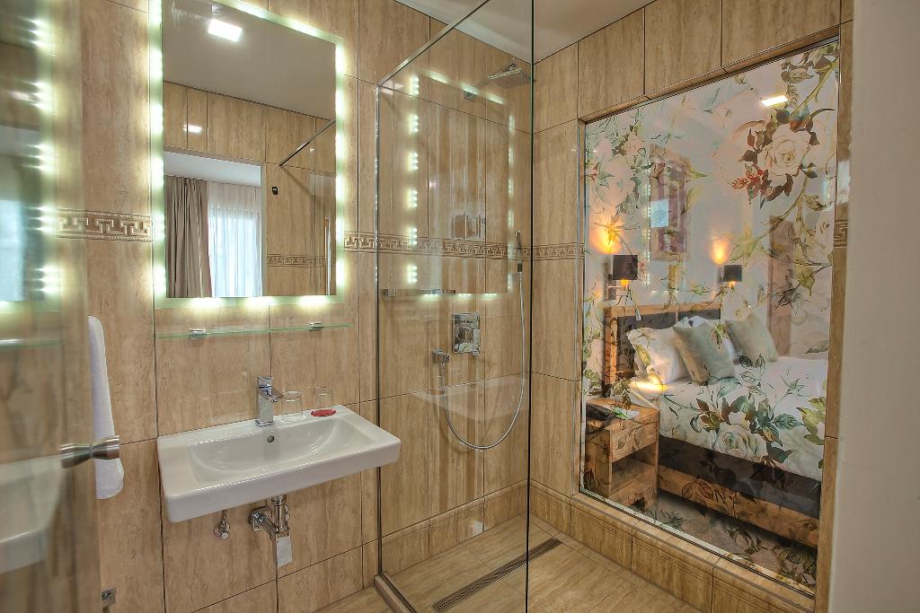 Hotel Aziza