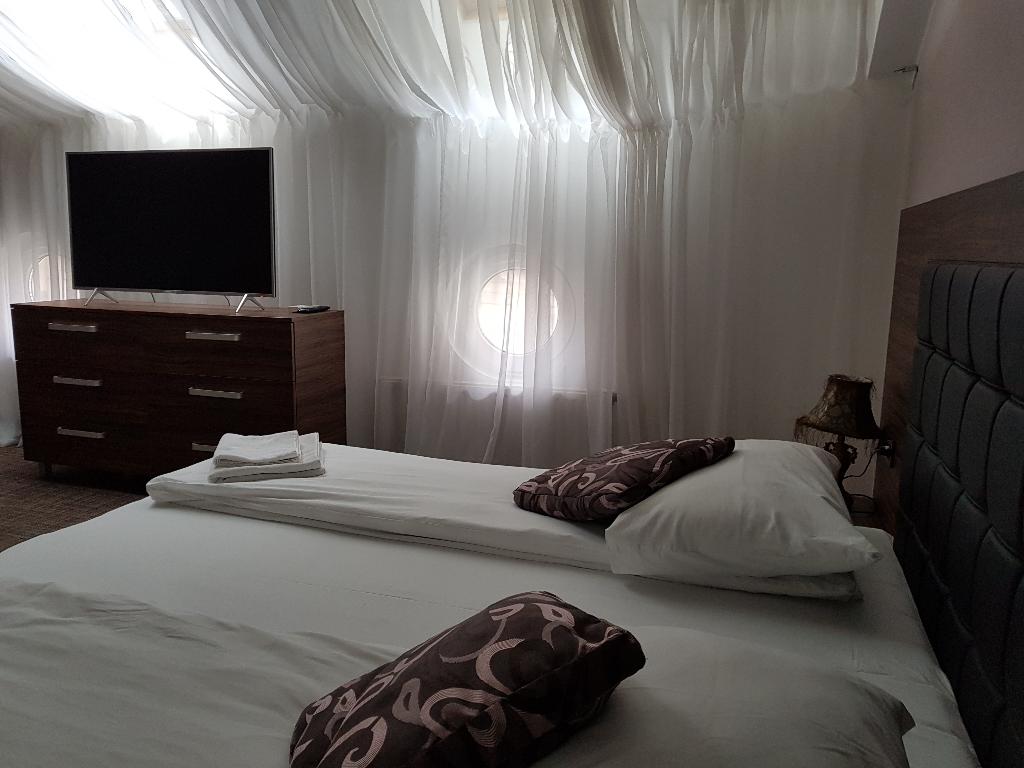 Hotel Story