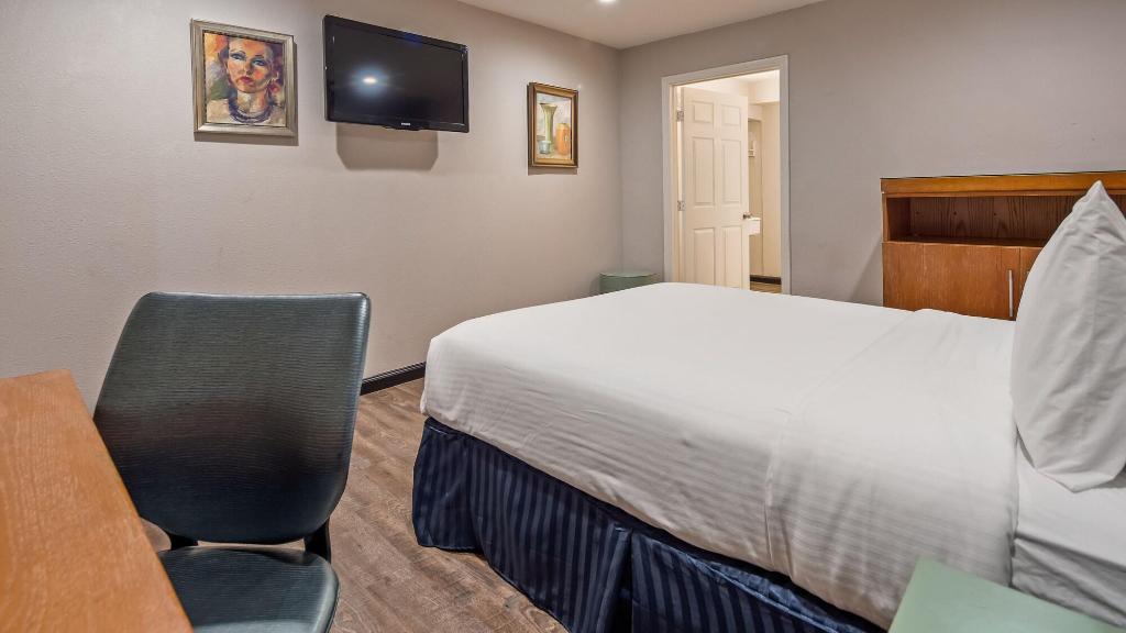 Azul Inn & Suites