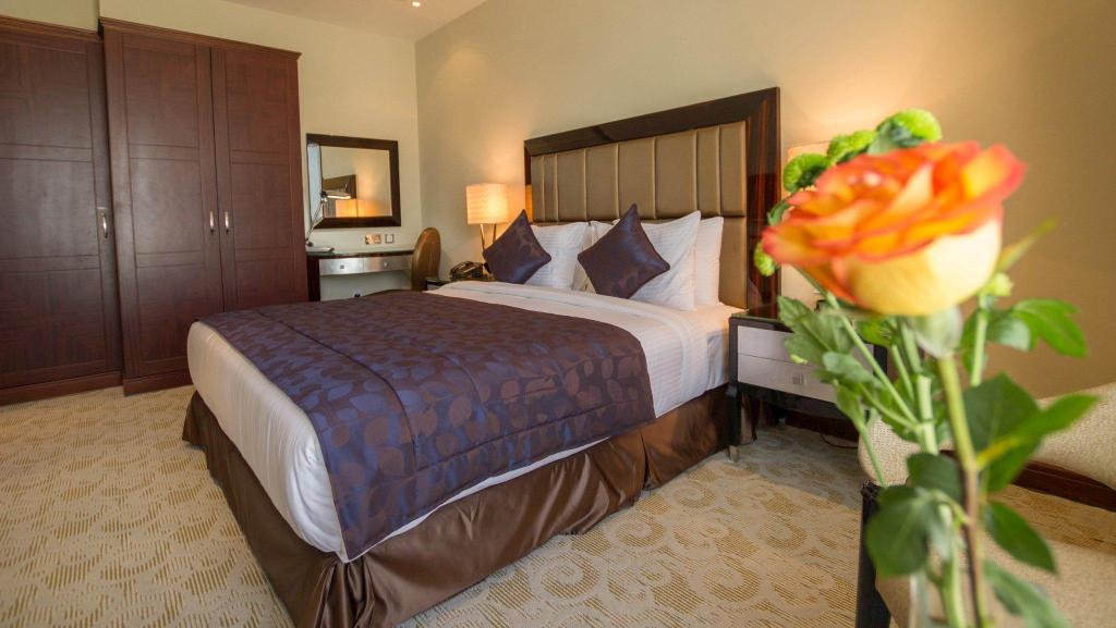 Strato Hotel