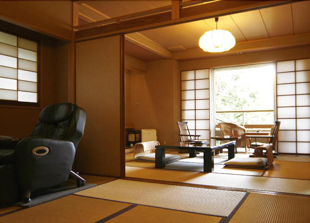 Kameya Ean