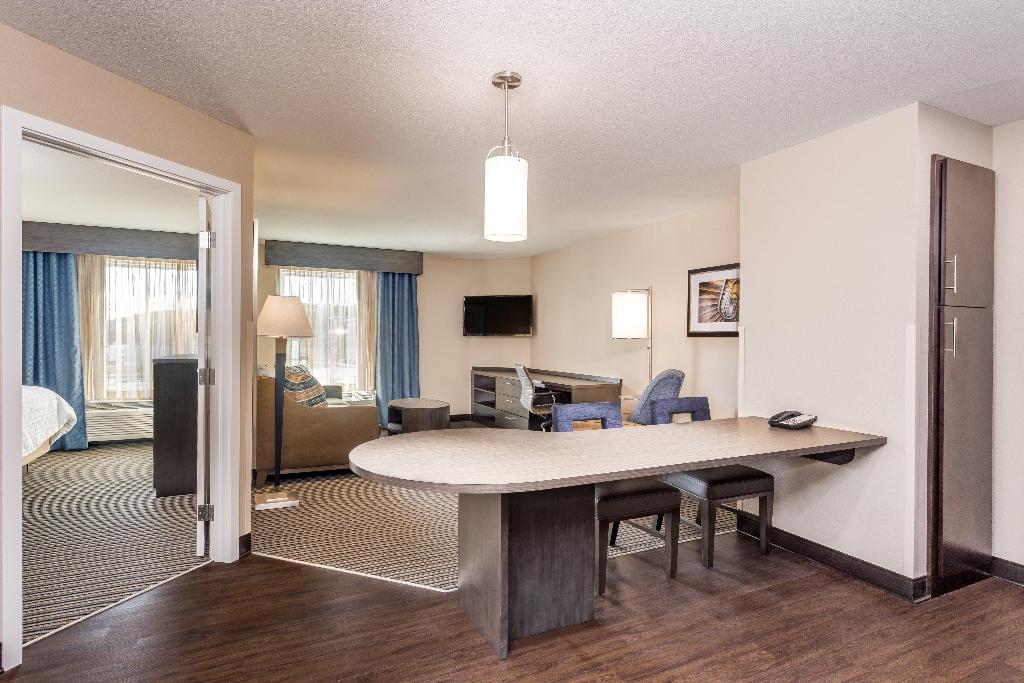 Candlewood Suites Eau Claire I-94