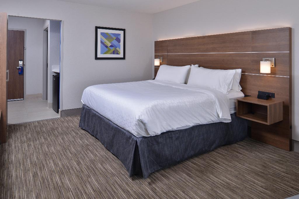 Holiday Inn Express & Suites Marshalltown