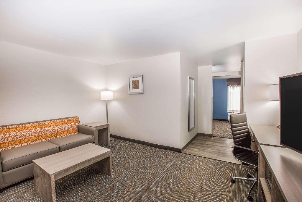 Wingate By Wyndham Louisville Airport Expo Center