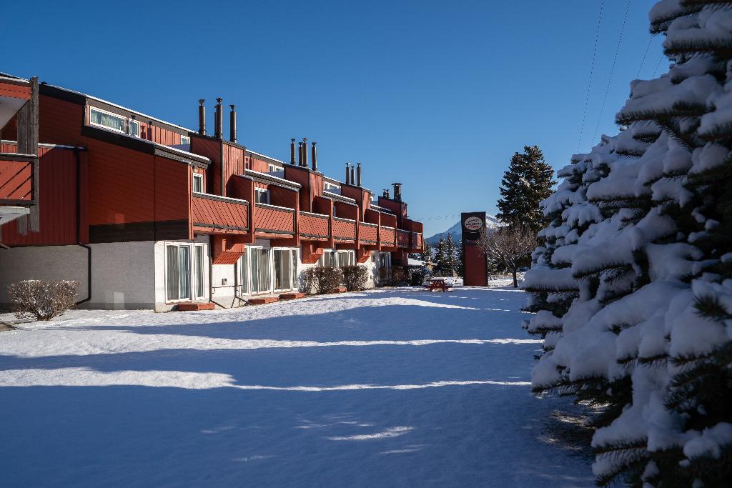 Rocky Mountain Ski Lodge