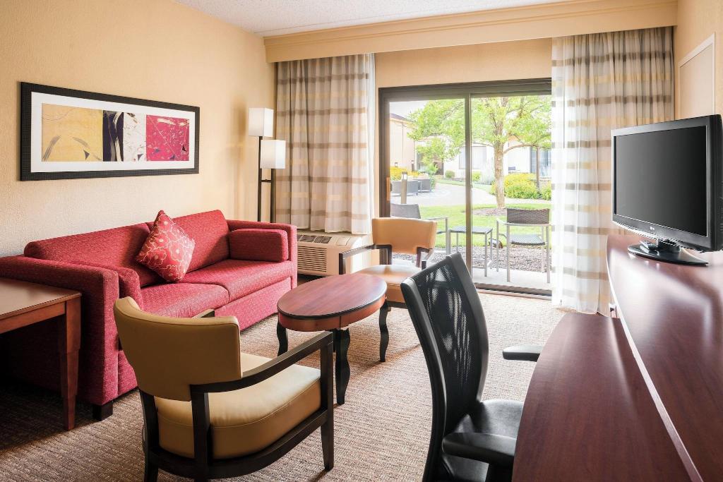 Courtyard Saint Louis Creve Coeur