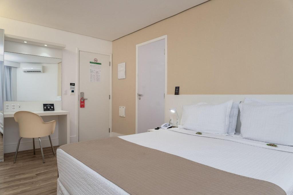 Hotel Brisa Suites