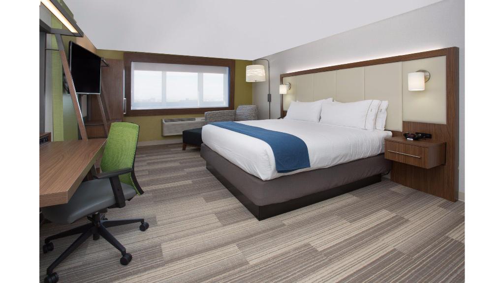 Holiday Inn Express Olathe South