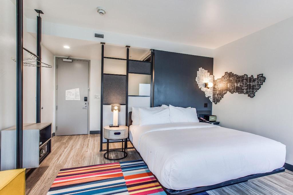 Aloft Dallas Arlington Entertainment District