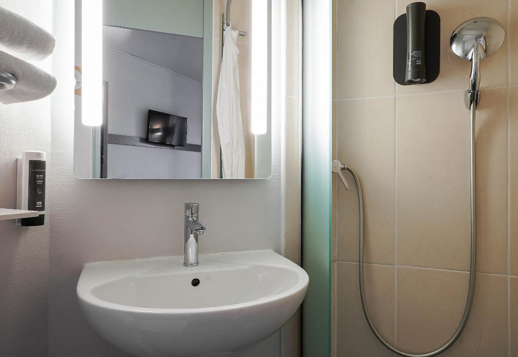 B&B HOTEL AIX EN PROVENCE Pont de l'Arc