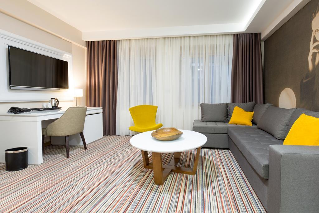 Hotel Tesla Smart Stay