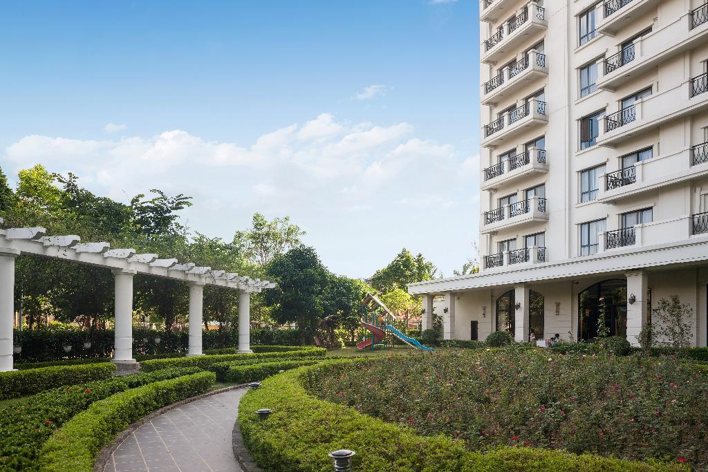 Elegant Suites Westlake