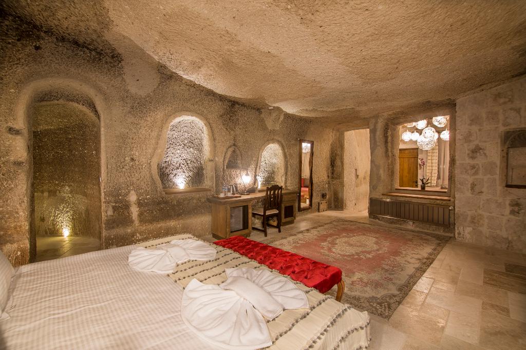Hera Cave Suites