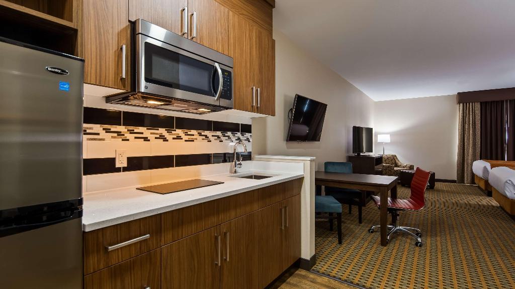 Best Western Plus Hinton Inn & Suites