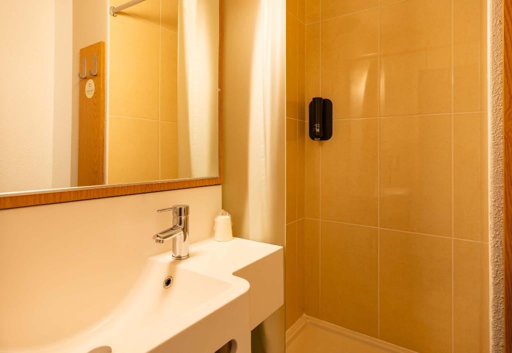 B&B Hôtel GRENOBLE Centre Alpexpo