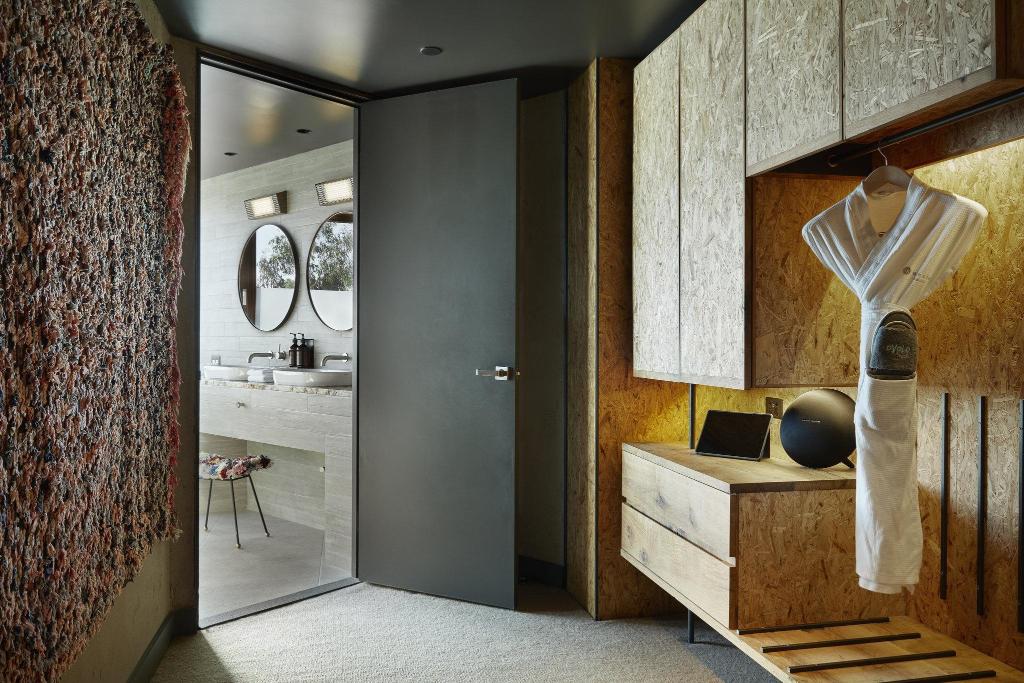 Ovolo Canberra a Wyndham Hotel
