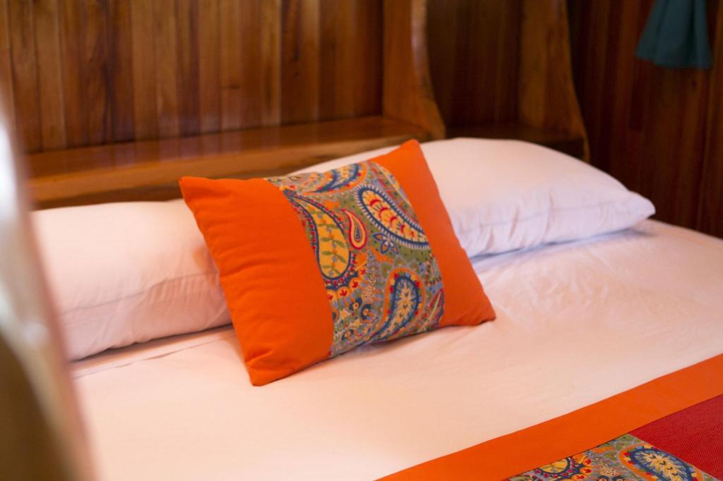 Hotel La Isla Inn