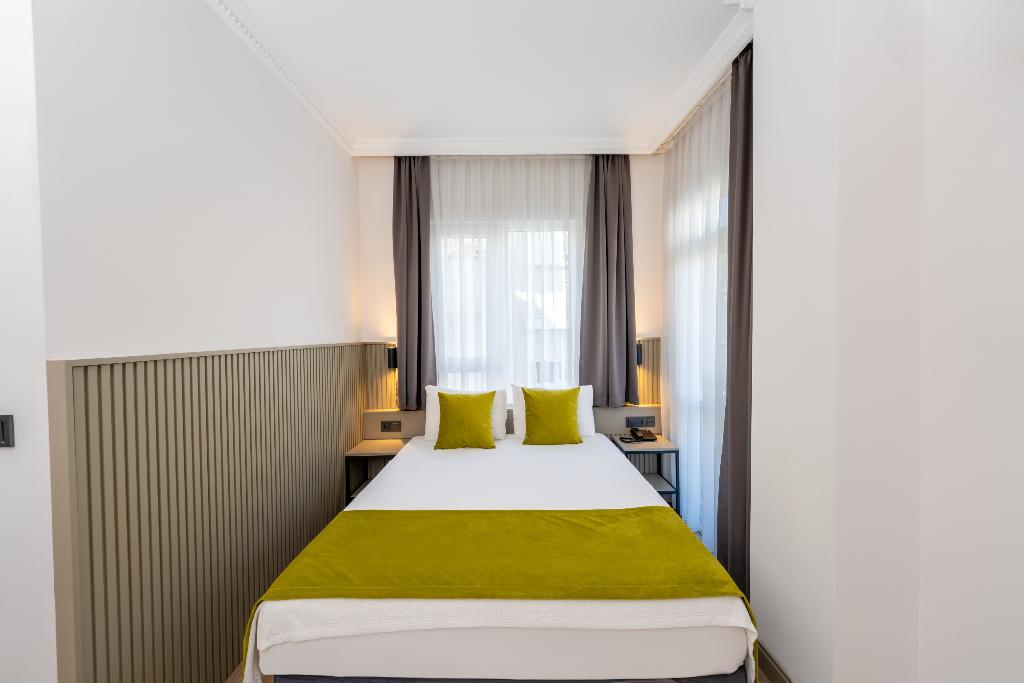 Lemon Hotel