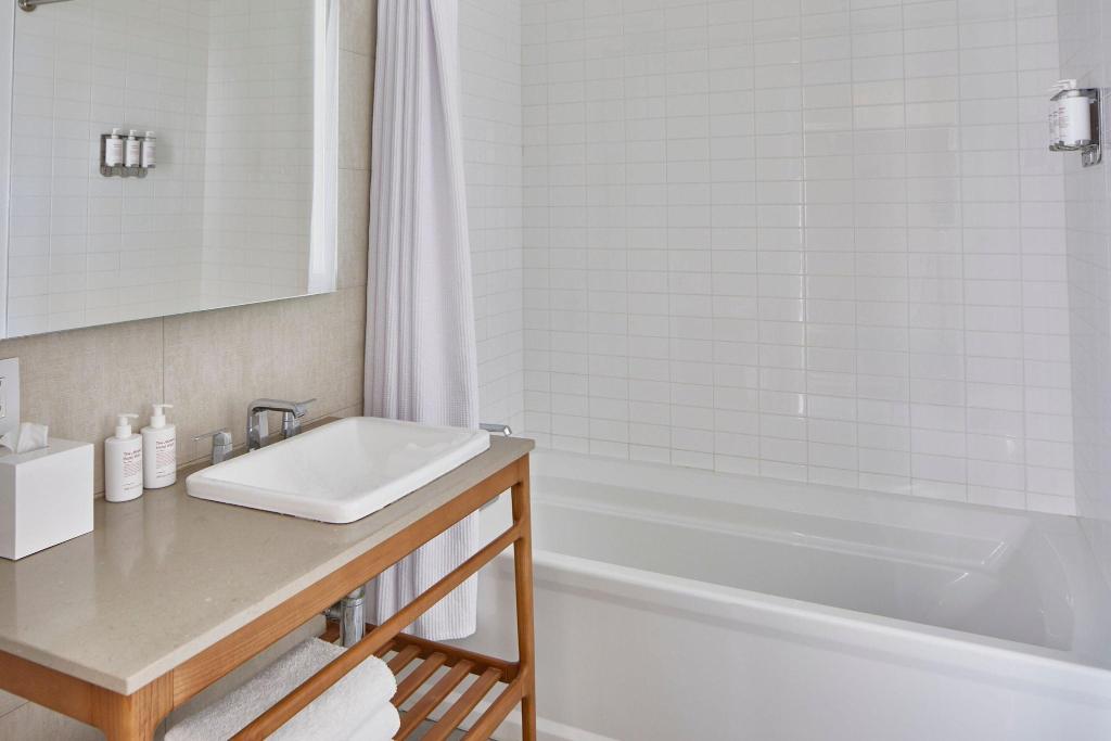 The Sarasota Modern, A Tribute Portfolio Hotel